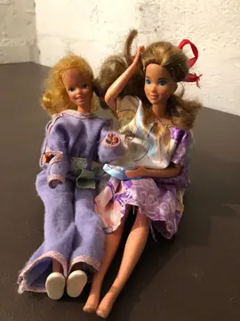 Deux poupées "Barbie"