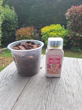 engrais liquide orchidées et pots rempotage