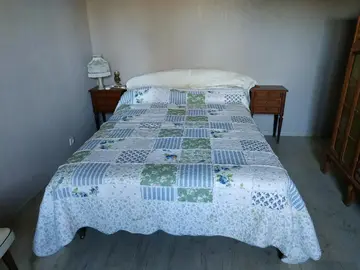 Donne Lit de 140 (avec literie) et meuble Moyen