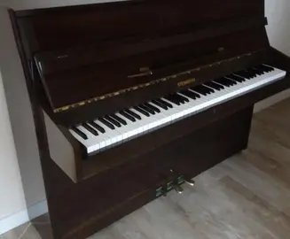 Piano droit STEINMAYER