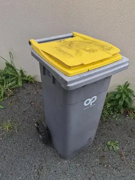 bac poubelle jaune