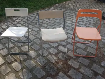 chaise pliante dépareillée