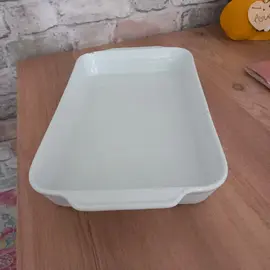 plat blanc allant au four traditionnel