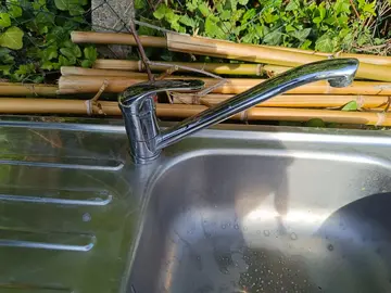 donne évier avec robinet