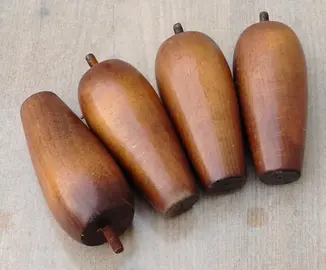 pieds en bois, hauteur=13cm