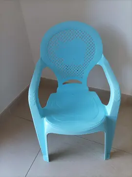 chaise en plastique pour enfants