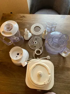 Robot/blender avec tous ses accessoires