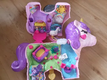 Polly pocket