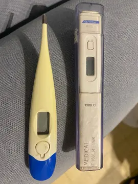 thermomètres électroniques « à l’ancienne » mais qui fonctionnent très bien.