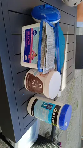 Restant produits et ustensiles pour spa