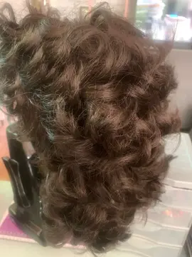 perruque cheveux courts bouclés