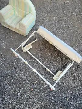 table a langer adaptée au baignoire réglable