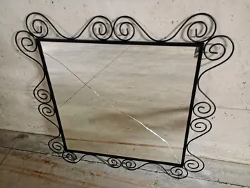 Grand miroir contour fer forgé