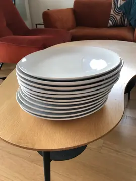 11 assiettes blanches