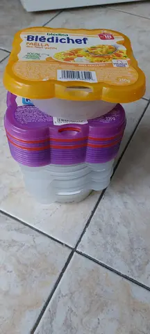 lot de boîtes en plastique