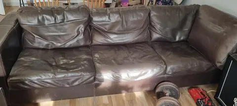 canape 3 places . cuir marron