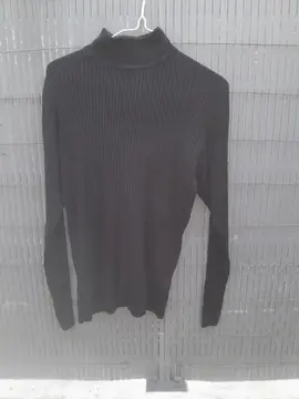 Pull noir col roulé