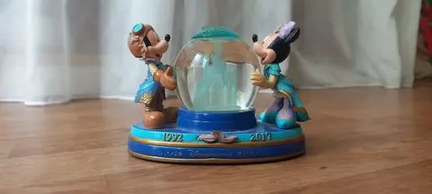 Disneyland Paris 25eme anniversaire globe lumineux