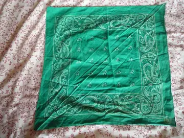 Joli foulard carré 100% coton made in USA très bon état