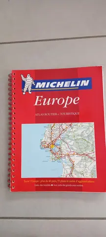 Atlas routier et touristique Éditions 2001 (format : 24cm/30cm)