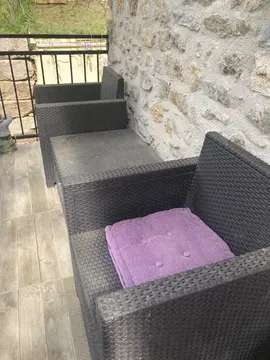 mobilier d’extérieur et sac de plaquettes bois