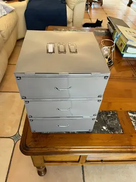 3 boîtes. en fer pour divers classements