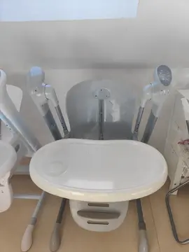 balancelle chaise haute (manque housse) et meuble etagere