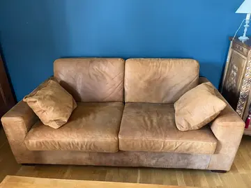 Donne canapé cuir et deux fauteuils cuir en bon état