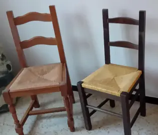 Chaise en bois.