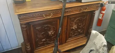 meuble en bois avec le haut