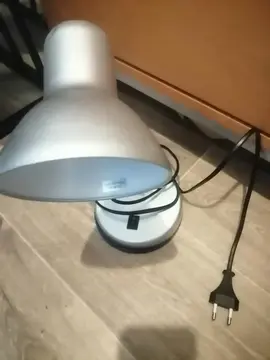 Lampe socle à revisser fonctionne