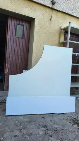 bureau avec étagère