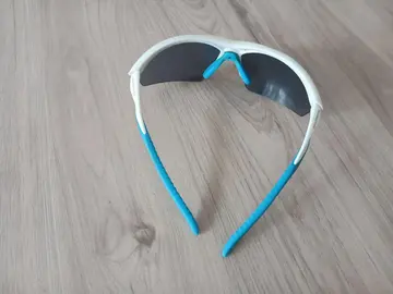 casque vélo et lunette