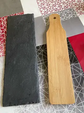 Petite planche à découper et petit plat en ardoise