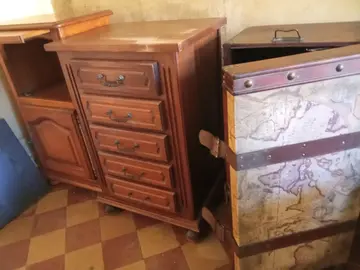 coffre et petit meubles