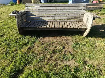 canapé en bois fait maison