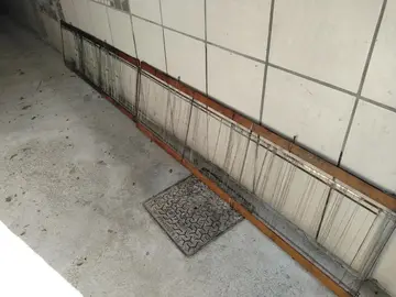 2 peignes de métier à tisser