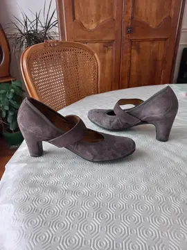 Chaussures couleur taupe en dain marque GABOR taille 38.5 Talons 6 cm