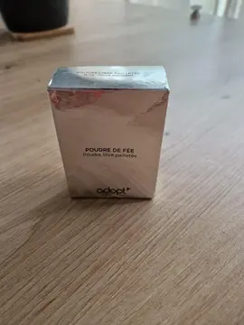 poudre pailletée corporelle