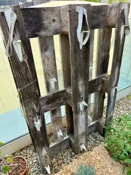 Palette pour accrocher des pots de fleur