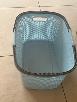 panier à linge bleu