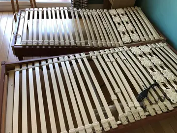 Deux sommiers électriques.