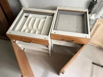 deux. Meubles bas de cuisine, IKEA.