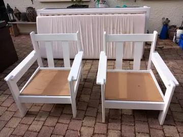 Donne 2 fauteuils en bois pour l'extérieur