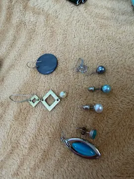 lot boucle d'oreilles solitaires