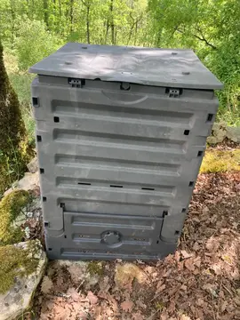 composteur en plastique entièrement démontable