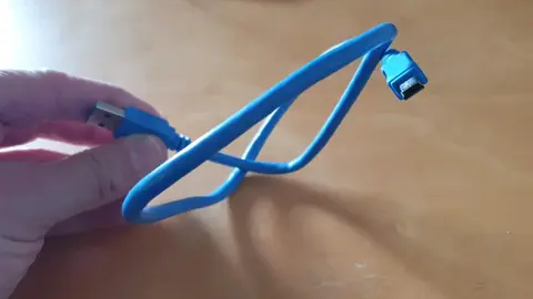 Cable usb bleu