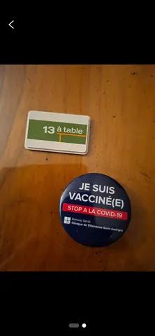 1 magnet et 1 pin’s