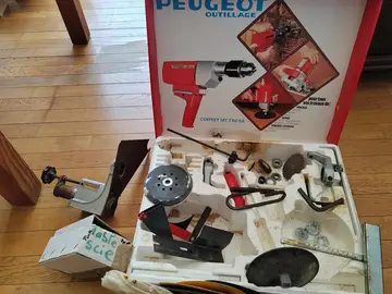 Accessoires Perceuse Peugeot MT 7 50 date env. 1980
