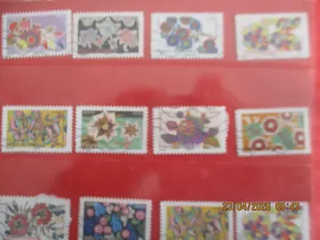 12 timbres oblitérés "fleurs brodées"